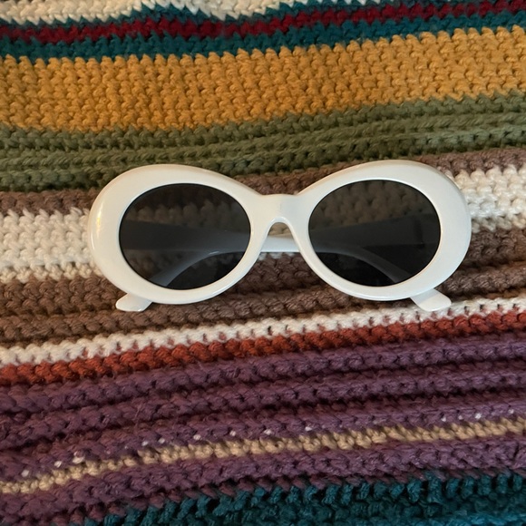 Pack of 2: Fashion Sunglasses ( White/Black lenses, White/Pink Lenses) - Picture 3 of 3